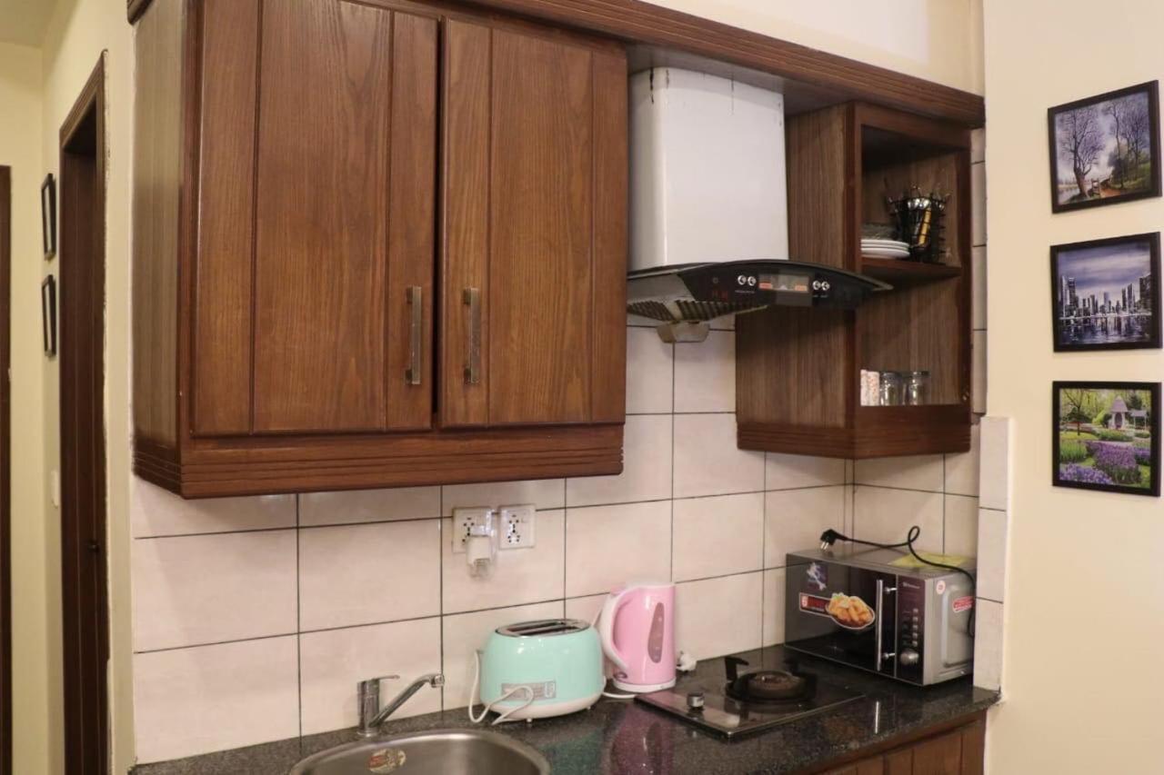 Cozy Studio Apartment In Bahria Town Rawalpindi Eksteriør billede